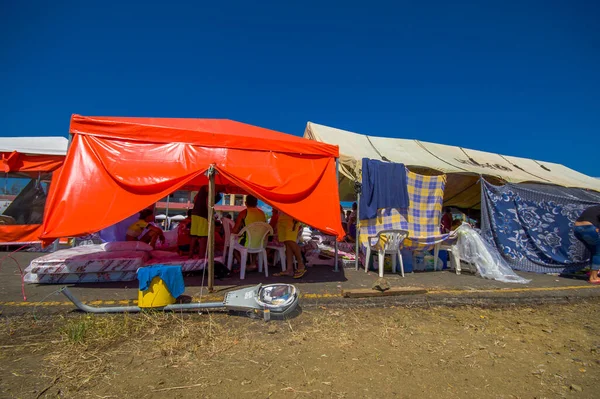 Portoviejo, Ecuador - 18 april 2016: Tenten voor de vluchtelingen na 7.8 aardbeving. — Stockfoto