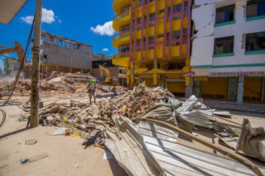 Portoviejo, Ekvador - 18 Nisan 2016: 7.8 şiddetindeki deprem sonrası etkiyi gösteren bina