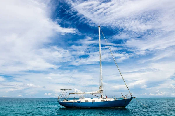 Yelkenli tekne Denizi, Boracay Adası, Filipinler