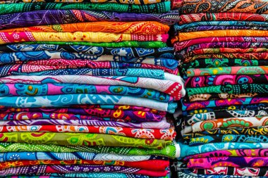 Renkli sarongs bir piyasada, Bali Adası, Endonezya