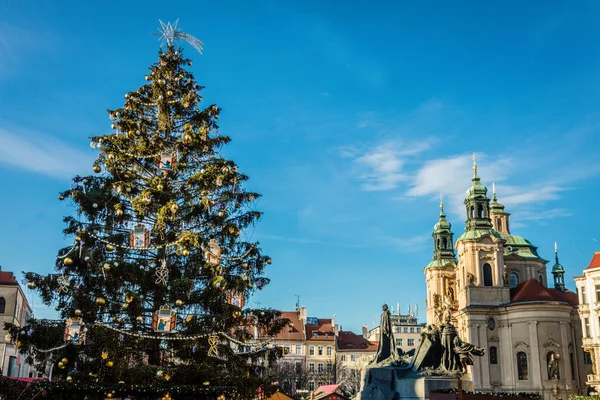Noel ağacı ve St. Nicholas Kilisesi, Prague, Çek Cumhuriyeti