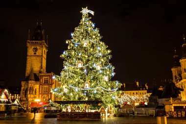 Eski Şehir Meydanı, Noel ağacı gece, Prague, Çek Cumhuriyeti
