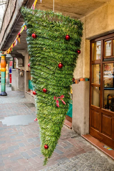 Ondersteboven kerstboom, Wenen, Oostenrijk — Stockfoto