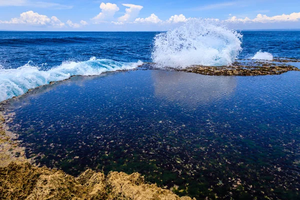 Devils tears, blow holes at Sunset Point, Nusa Lembongan, Indonesia — Stock Photo, Image