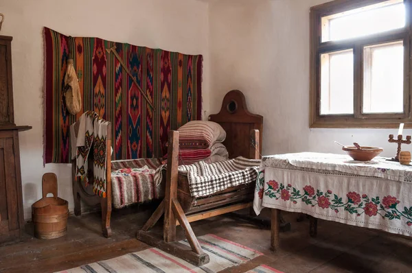Ukrayna'nın kırsal yaşamın Ulusal Müzesi'nde Vintage iç odası