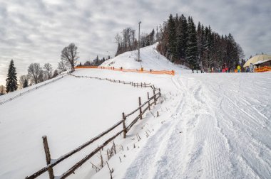 Kayak Bakırlı Karpatlar Bukovel beldesinde