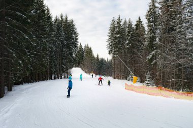 Kayak Bakırlı Karpatlar Bukovel beldesinde