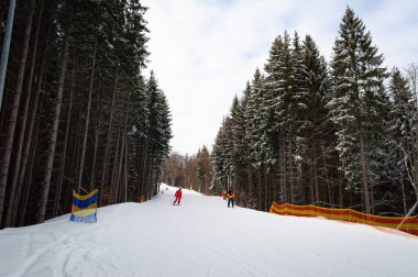 Kayak Bakırlı Karpatlar Bukovel beldesinde
