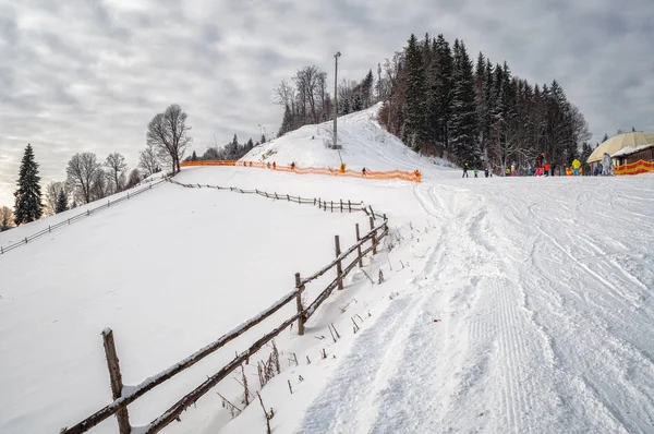 Kayak Bakırlı Karpatlar Bukovel beldesinde