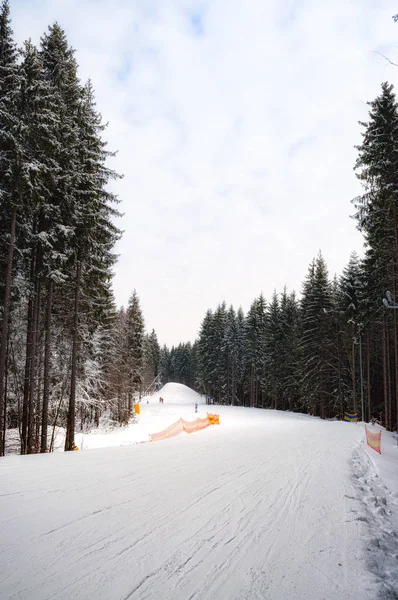 Skigebiet Bukovel in den Karpaten — Stockfoto