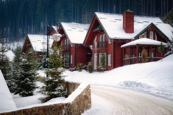 Casas de férias na estância de esqui de Bukovel . — Fotografia de Stock