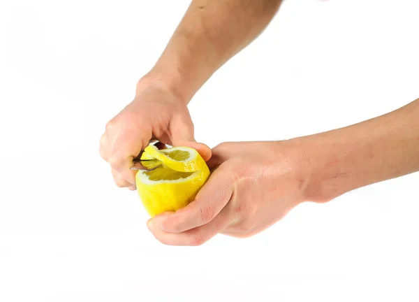 손을 잘라 레몬. 흰색 배경에 고립 — 스톡 사진