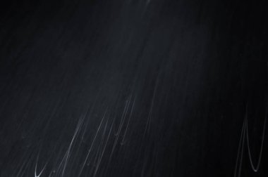 Beyaz parlak çizgiler ile koyu arka plan