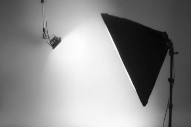 Işık ekipmanlı fotoğraf stüdyosu
