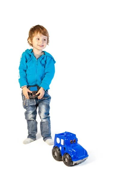 Niño jugando con juguetes aislados en blanco — Foto de Stock