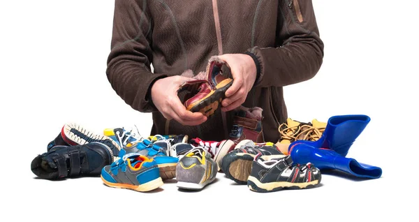Las Manos Están Clasificando Zapatos Ropa Segunda Mano —  Fotos de Stock