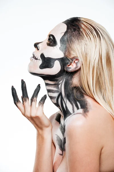 Profiel van vrouw met intimiderende Halloween Make-up — Stockfoto