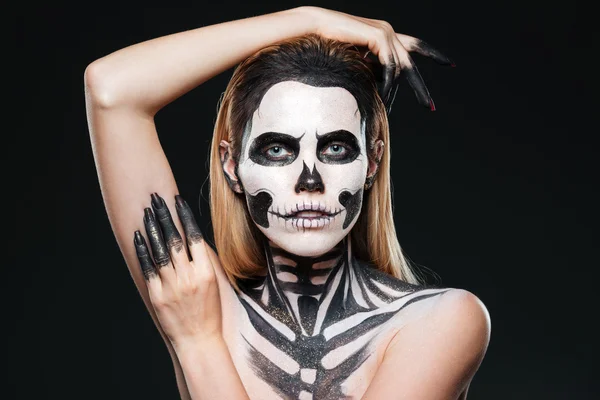 Porträtt av flicka med rädd skelett makeup — Stockfoto