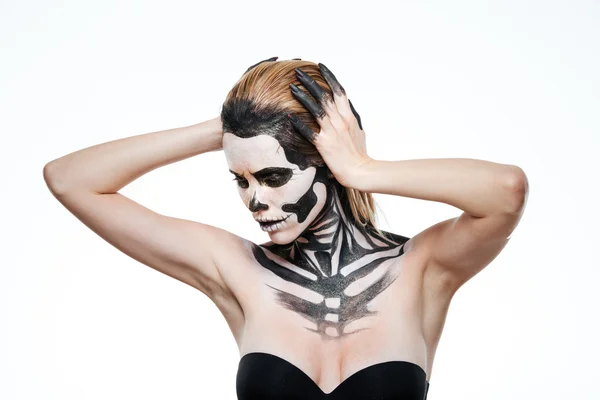 Retrato de mujer joven con maquillaje de Halloween aterrador — Foto de Stock