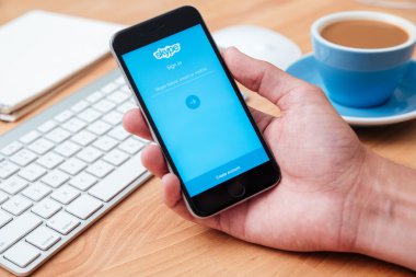 Skype metin sohbet video ve aramaları sağlayan bir uygulamadır