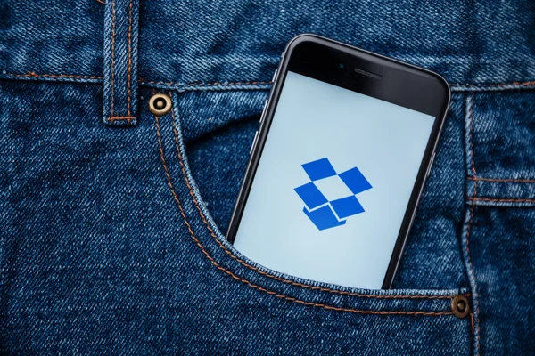 Dropbox is a free sharing pics, videos and documents app — Stock Photo, Image