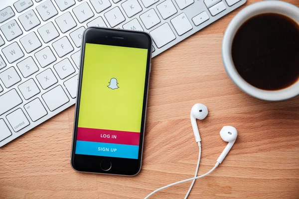 Snapchat es popular una aplicación de mensajería de fotos —  Fotos de Stock