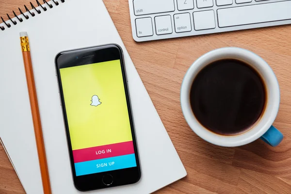 Snapchat є популярним фото програми обміну повідомленнями — стокове фото