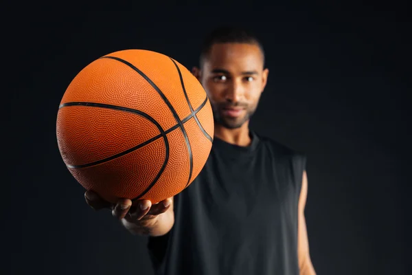 Concentrated young serious african sports man giving basket ball — Stock Photo, Image