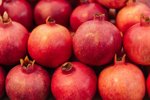 Haufen Granatapfel — Stockfoto