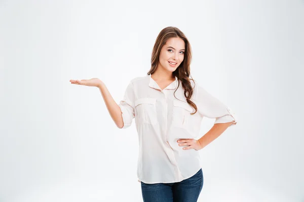 Portrait of a smiling woman holding copyspace on the palm — Stock Photo, Image