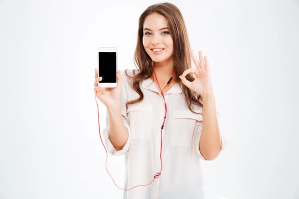 Menina bonita ouvir música com fones de ouvido — Fotografia de Stock