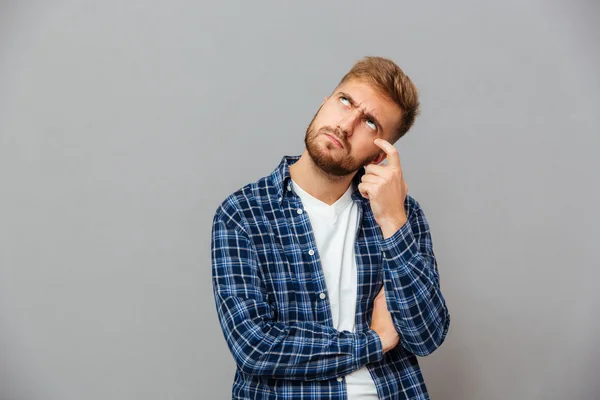 Portrait of a casual pensive man standing and looking away — Stock Photo, Image