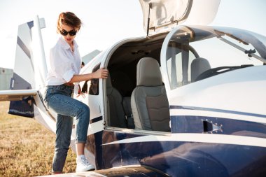Kadın pilot küçük uçağa olacak