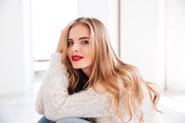 Portrait of attractive young woman wearing sweater and red lipstick — Stock Photo, Image