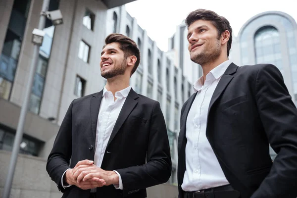 Two businessmen standing near business center — Stock Photo, Image