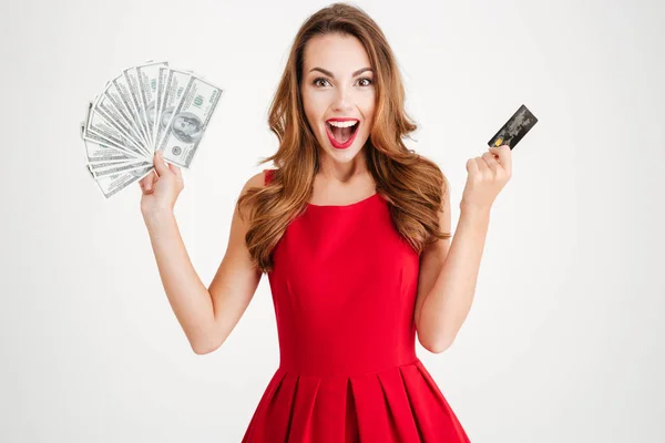 Woman with cards in one hand and cash in other — Stock Photo, Image