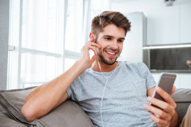 Müzik genç adam portresi