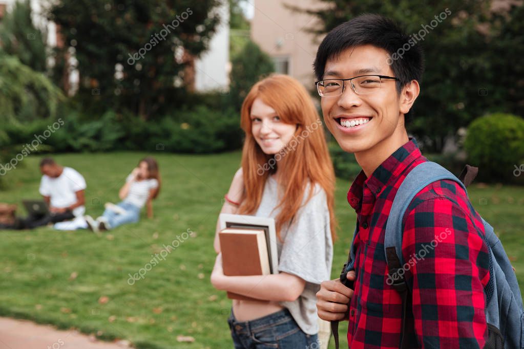 Asian young outdoor crunchboy