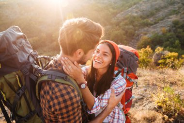 Dağlarda güzel Çift