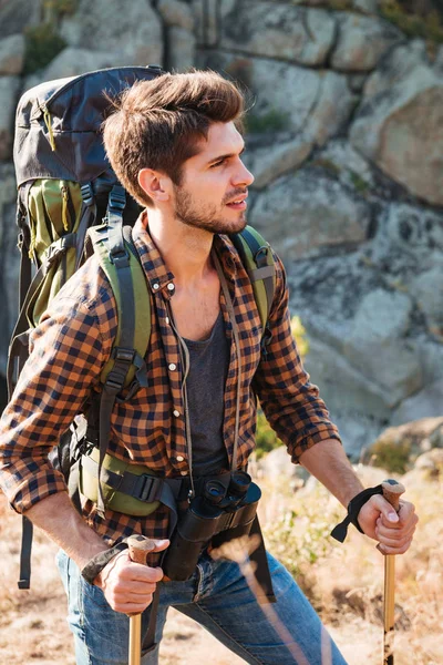 Tourist near the canyon — Stock Photo, Image