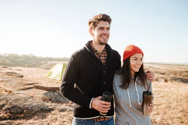 Young couple standing near the tent — Stock Photo, Image