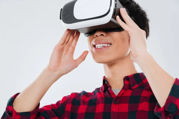 Asian man wearing virtual reality device — Stock Photo, Image