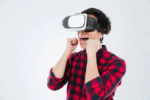 Asian man wearing virtual reality device and make winner gesture — Stock Photo, Image