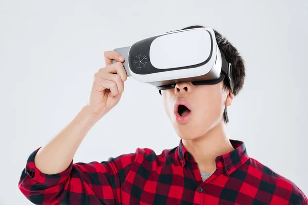 Asian man wearing virtual reality device while holding phone — Stock Photo, Image