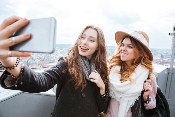 Meisjes maken een selfie — Stockfoto