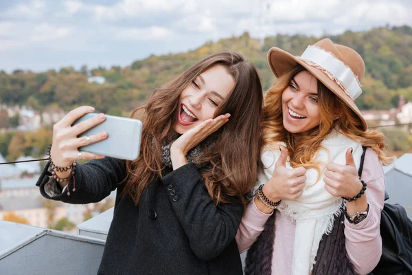 Krása dívek udělat selfie — Stock fotografie