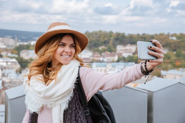 Mode-Mädchen machen ein Selfie — Stockfoto