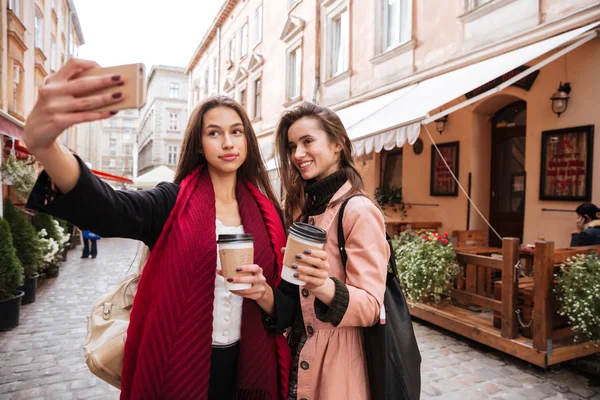 Models in coats makes selfie — Stock Photo, Image