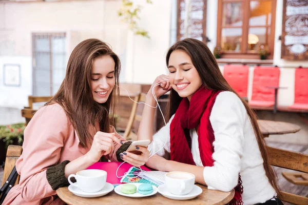 Lunch voor twee vrienden — Stockfoto