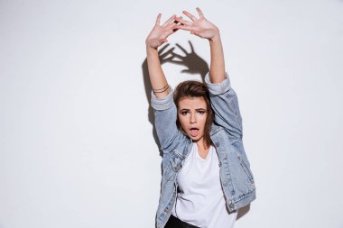 Muhteşem Bayan Beyaz arka plan üzerinde izole.